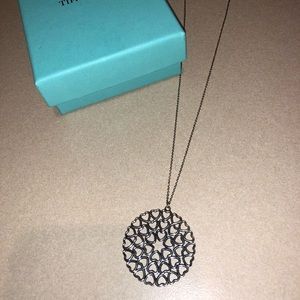 Round heart necklace